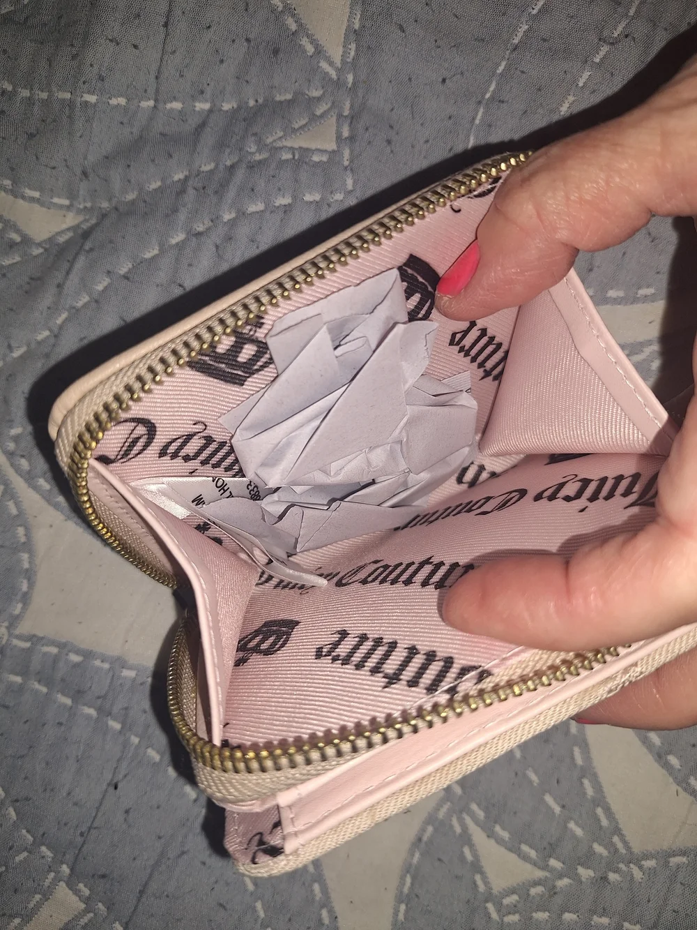 EXCLUSIVE Juicy Couture Beige Pink Logo Zip Wallet with Gold Chain